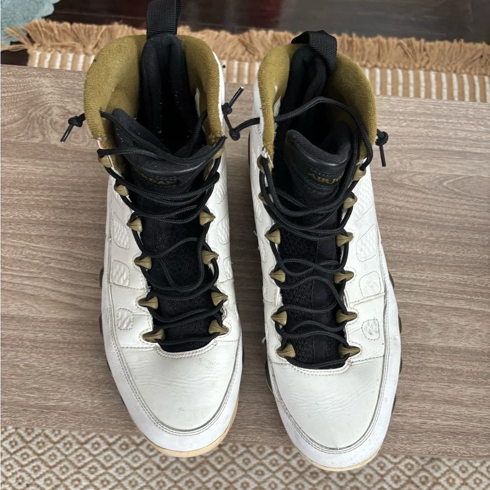 Air Jordan Black and Gold Sneakers size 11.5 - Picture 2 of 6